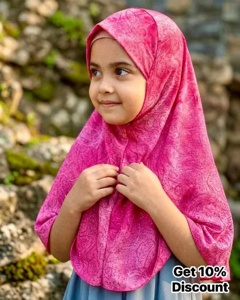 হট পিঙ্ক গ্লিটার হিজাব পরা শিশু
