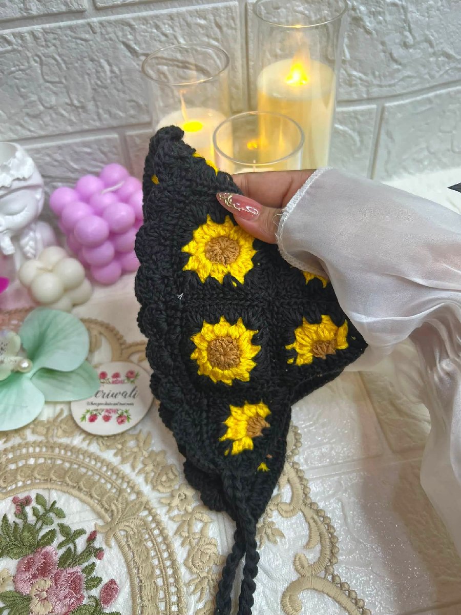 Black Sunflower Bandana — ছবি 1 — Casual Wear